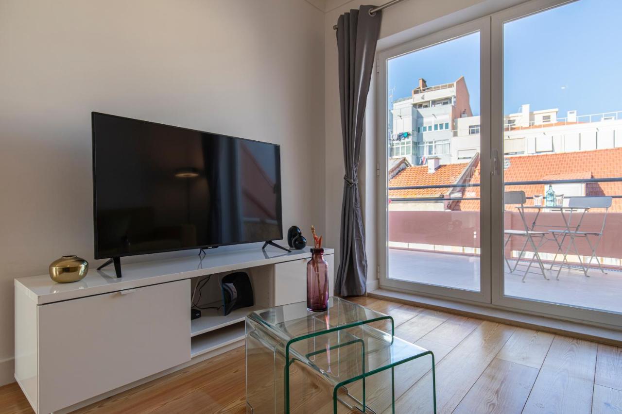 Lovelystay - Sunny 1Bdr Apartment W/Terrace Lisbon Exterior photo