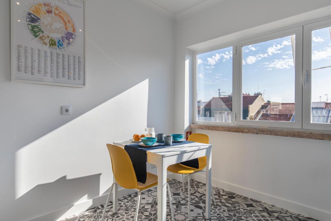 Lovelystay - Sunny 1Bdr Apartment W/Terrace Lisbon Exterior photo